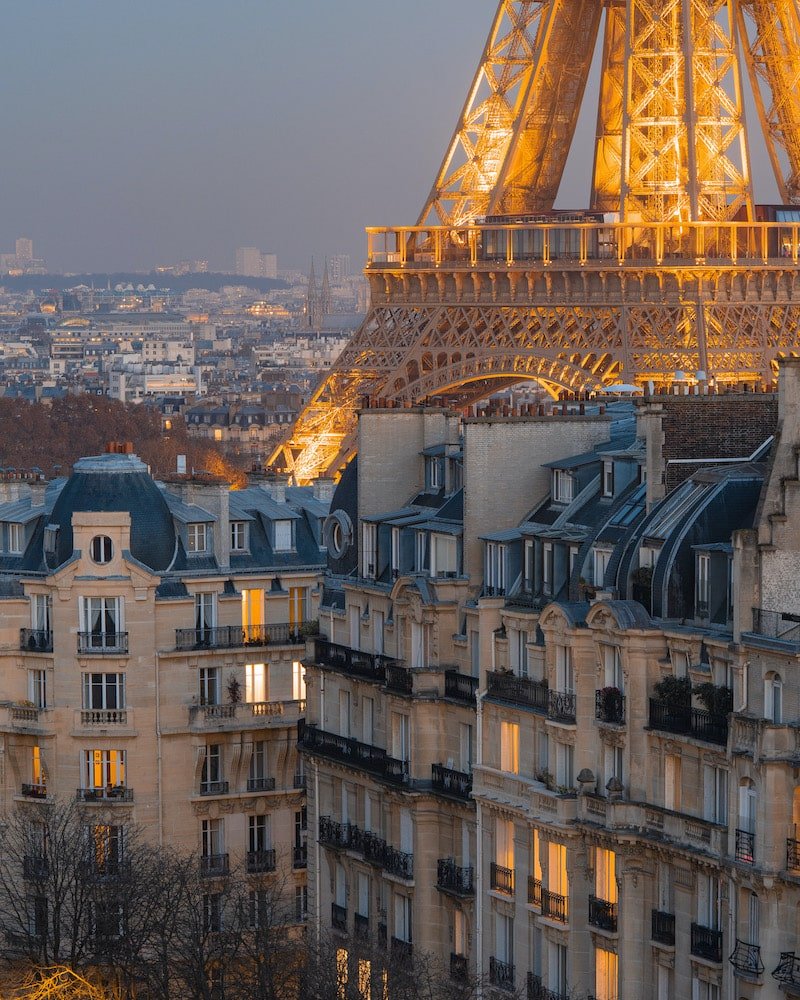 Acheteurs internationaux accompagnés par un chasseur immobilier à Paris