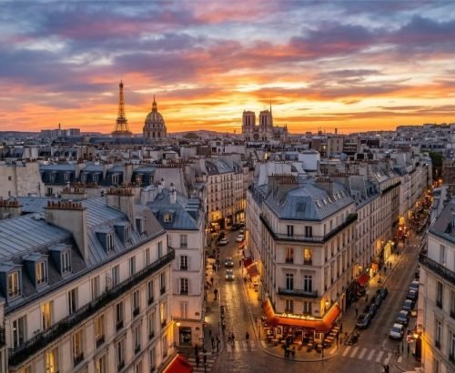 Acheteurs internationaux préparant un projet immobilier à Paris