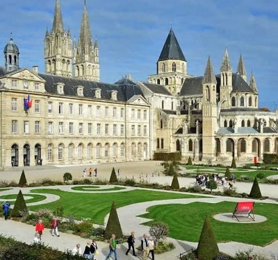Accès ciblé immobilier de luxe France Chasseur immobilier en France sélectionnant des biens de luxe adaptés à une clientèle internationale